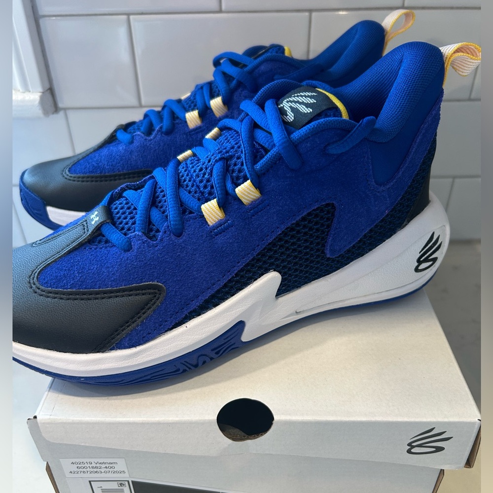 Basketball shoes NIB 🏀